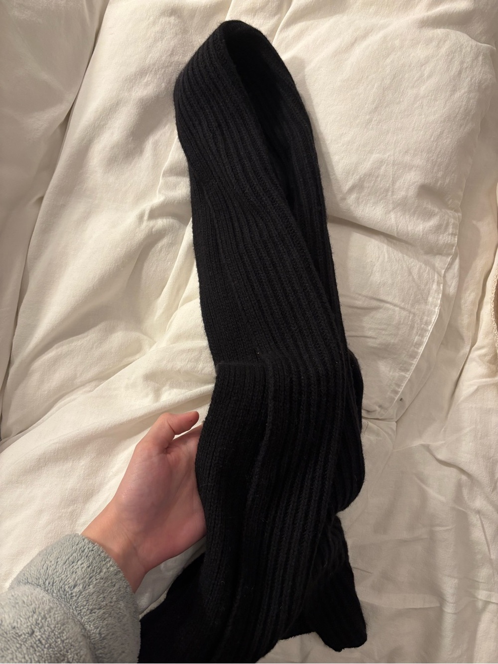 Black Ribbed Knit Scarf - Women's Accessory - Picture 6 of 6